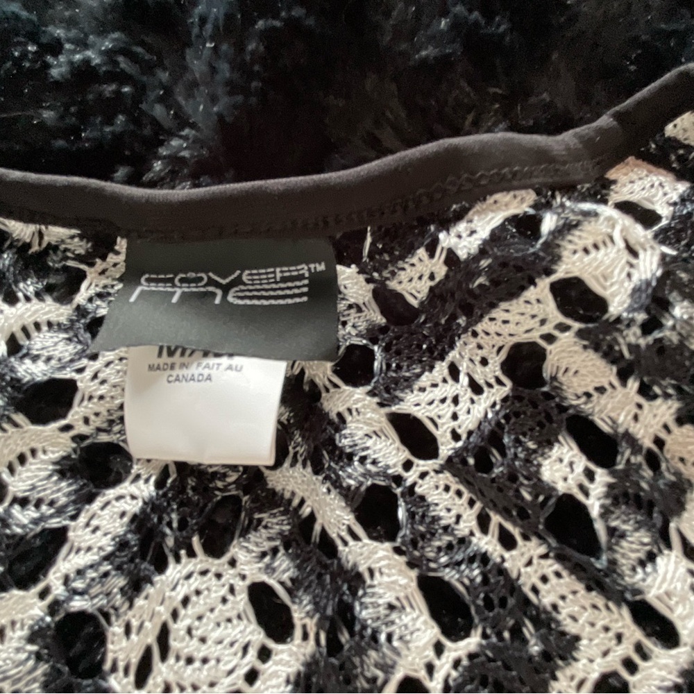 Cover Me Black and White Lace Bell Sleeve Cover Up Tunic | Size Medium - Picture 3 of 3